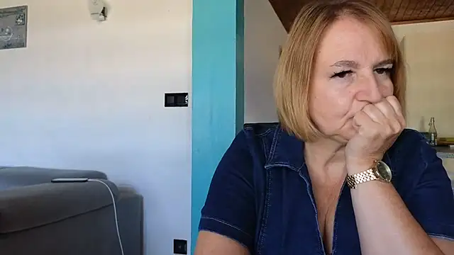 Snapshot of Sandcoq chatting on June 29, 9:04 am Sandcoq online show from June 29, 9:04 am