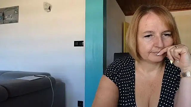 Snapshot of Sandcoq chatting on July 6, 9:06 am Sandcoq online show from July 6, 9:06 am