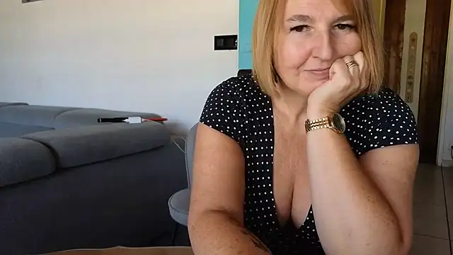 Snapshot of Sandcoq chatting on July 14, 10:21 am Sandcoq online show from July 14, 10:21 am