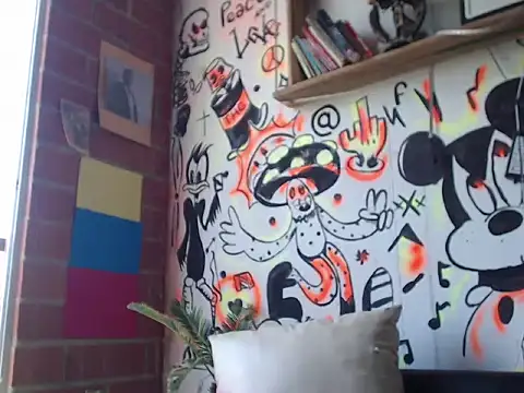 roystonee01 online show from September 22, 5:37 pm