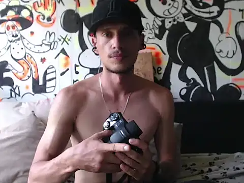 roystonee01 online show from September 24, 5:16 pm