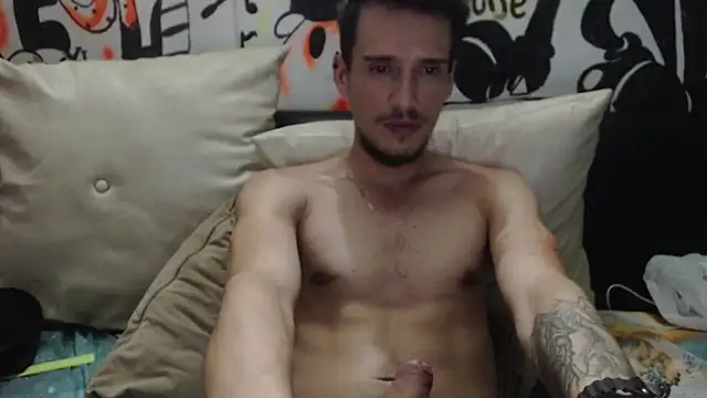 roystonee01 online show from October 18, 7:53 am