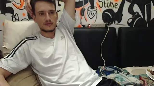 roystonee01 online show from February 10, 2:37 am