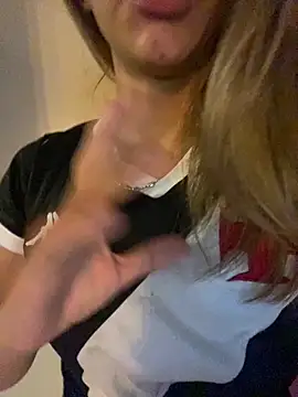 Carolinen online show from March 25, 6:36 pm