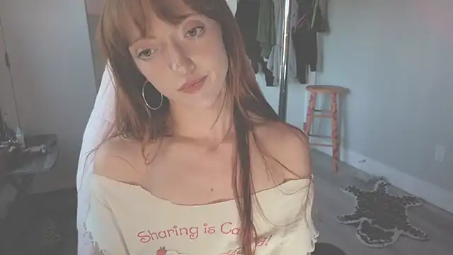 Snapshot of foxxyyyred chatting on May 31, 2:31 am foxxyyyred online show from May 31, 2:31 am