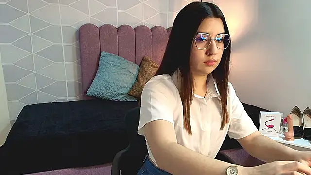 Snapshot of Aly_Cute_ chatting on December 2, 12:07 pm Aly Cute online show from December 2, 12:07 pm