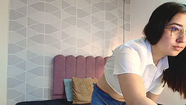Snapshot of Aly_Cute_ chatting on December 2, 3:25 pm Aly Cute online show from December 2, 3:25 pm