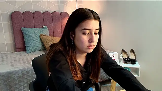 Snapshot of Aly_Cute_ chatting on December 6, 9:24 pm Aly Cute online show from December 6, 9:24 pm