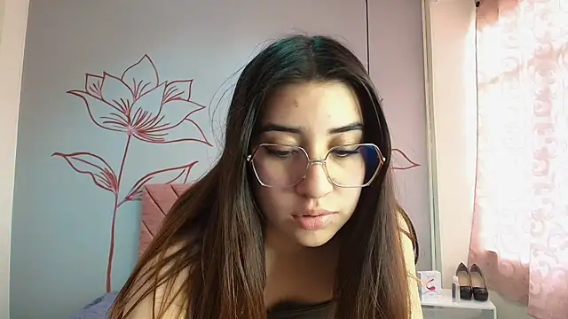 Snapshot of Aly_Cute_ chatting on December 12, 6:31 pm Aly Cute online show from December 12, 6:31 pm
