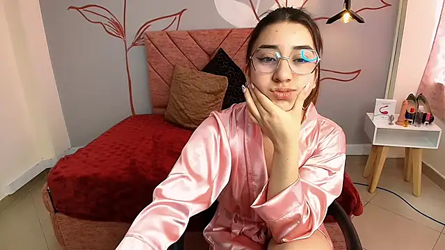 Snapshot of Aly_Cute_ chatting on December 17, 3:17 pm Aly Cute online show from December 17, 3:17 pm