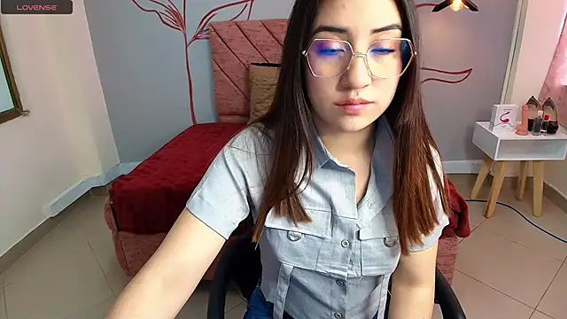 Snapshot of Aly_Cute_ chatting on December 18, 12:07 pm Aly Cute online show from December 18, 12:07 pm