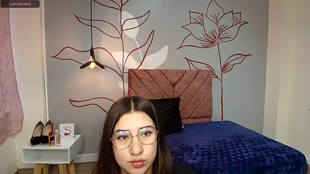 Snapshot of Aly_Cute_ chatting on December 30, 11:15 am Aly Cute online show from December 30, 11:15 am