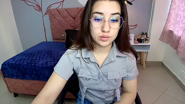Snapshot of Aly_Cute_ chatting on January 6, 12:02 pm Aly Cute online show from January 6, 12:02 pm