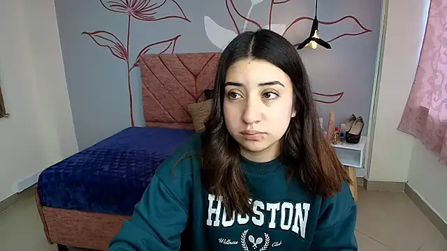 Snapshot of Aly_Cute_ chatting on January 18, 12:04 pm Aly Cute online show from January 18, 12:04 pm