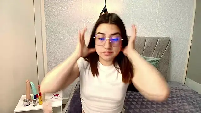 Snapshot of Aly_Cute_ chatting on March 8, 7:20 pm Aly Cute online show from March 8, 7:20 pm