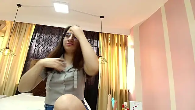 Snapshot of Aly_Cute_ chatting on March 19, 2:35 pm Aly Cute online show from March 19, 2:35 pm