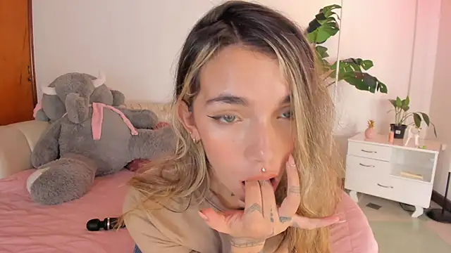 Mollymoon1 online show from February 4, 8:47 pm