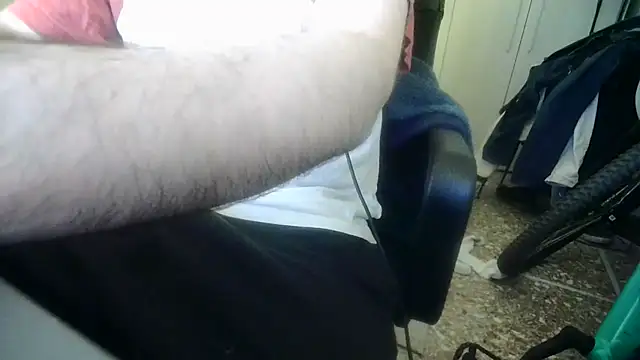 Snapshot of sbrodo96 chatting on April 15, 8:53 pm sbrodo96 online show from April 15, 8:53 pm