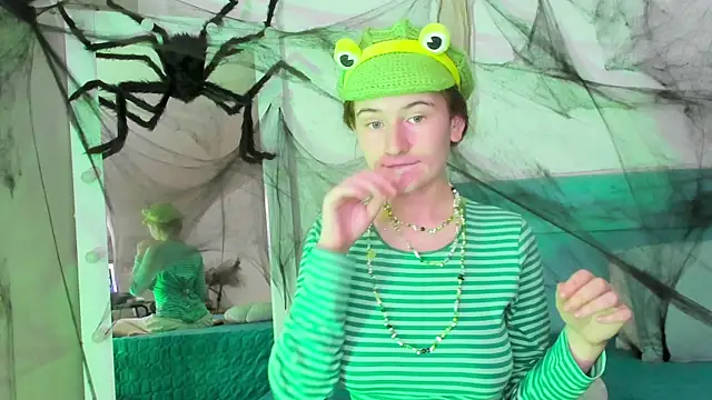 L1ittle kitty  online show from October 26, 6:30 am