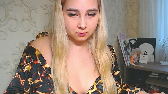 DolphinDreams online show from April 7, 12:05 pm