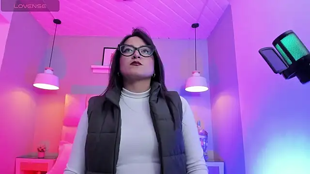 Snapshot of Lucy_Williiams chatting on January 16, 7:29 pm Lucy Williiams online show from January 16, 7:29 pm