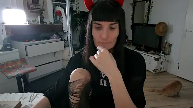 Snapshot of CeriseLapine chatting on November 9, 7:23 pm CeriseLapine online show from November 9, 7:23 pm