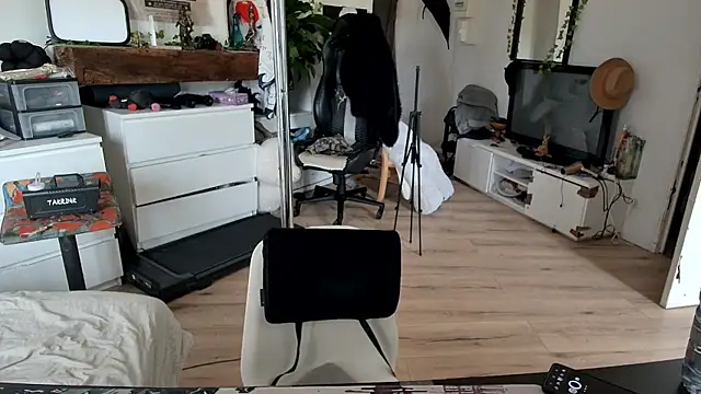 Snapshot of CeriseLapine chatting on November 11, 1:44 pm CeriseLapine online show from November 11, 1:44 pm