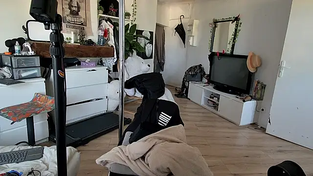 Snapshot of CeriseLapine chatting on November 20, 2:50 pm CeriseLapine online show from November 20, 2:50 pm