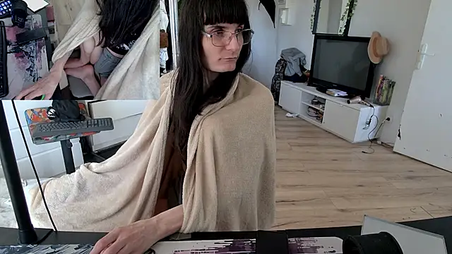 Snapshot of CeriseLapine chatting on November 27, 7:54 am CeriseLapine online show from November 27, 7:54 am