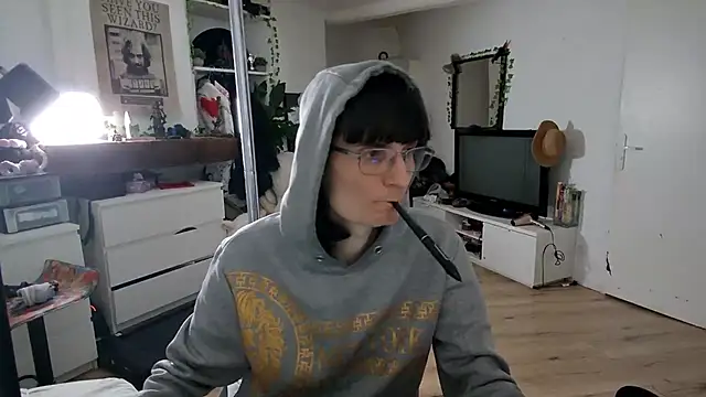 Snapshot of CeriseLapine chatting on December 2, 7:20 pm CeriseLapine online show from December 2, 7:20 pm