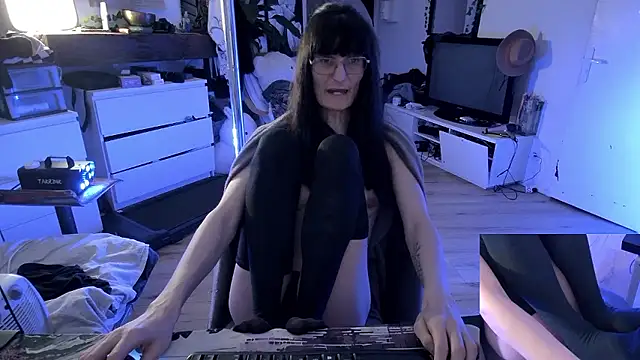 Snapshot of CeriseLapine chatting on December 14, 8:35 pm CeriseLapine online show from December 14, 8:35 pm