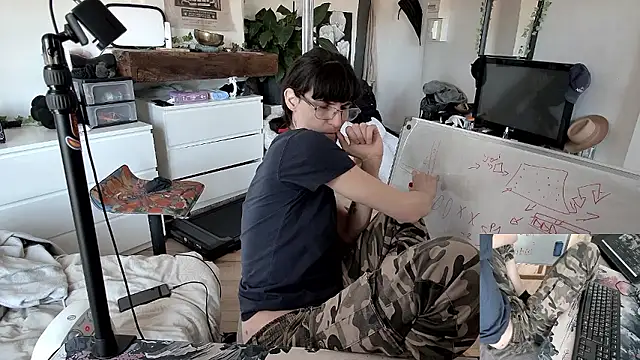 Snapshot of CeriseLapine chatting on January 8, 11:12 am CeriseLapine online show from January 8, 11:12 am