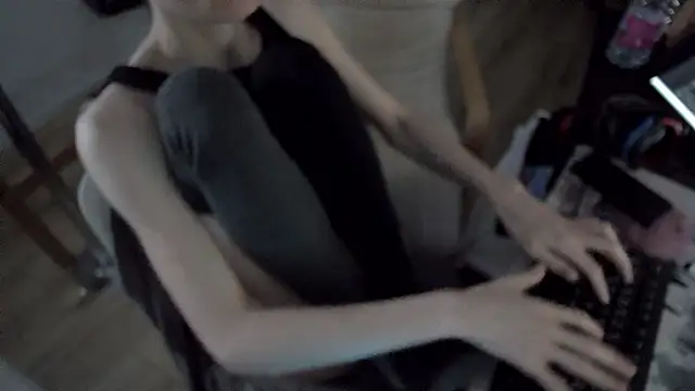 Snapshot of CeriseLapine chatting on January 9, 7:48 pm CeriseLapine online show from January 9, 7:48 pm