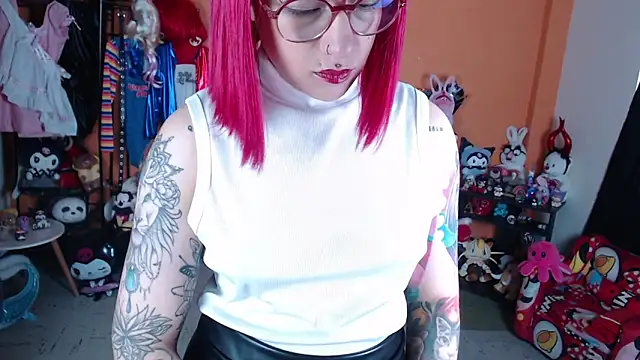 Snapshot of MissMiia2 chatting on May 1, 11:26 am MissMiia2 online show from May 1, 11:26 am