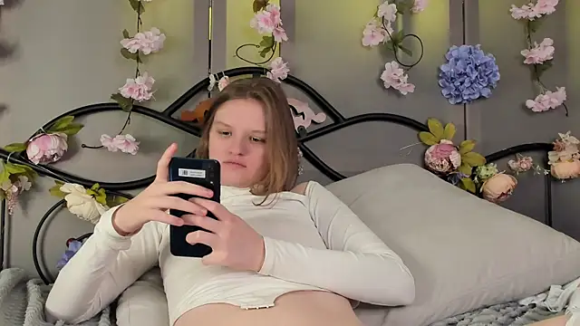 LilianSwall online show from December 1, 7:36 pm