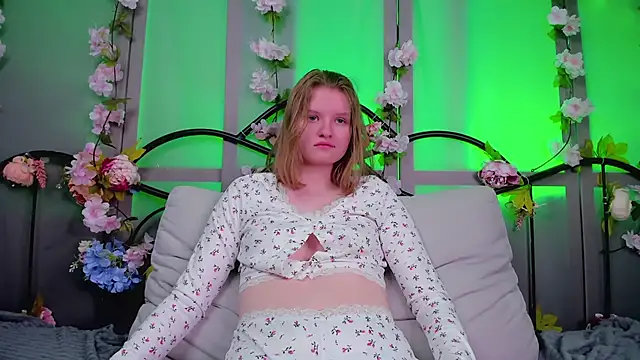 LilianSwall online show from February 1, 4:54 pm