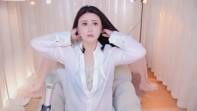 Snapshot of Daisy7_11 chatting on April 10, 2:00 pm Daisy7 11 online show from April 10, 2:00 pm