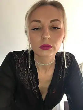 Diamond Bunny  online show from February 21, 1:00 pm