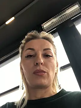 Diamond Bunny  online show from March 19, 11:50 am