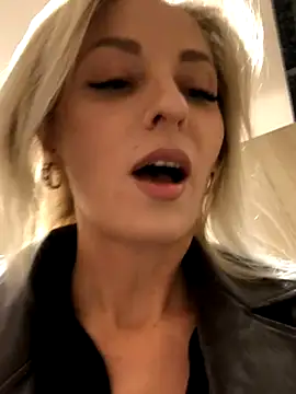 Diamond Bunny  online show from October 5, 2:04 pm