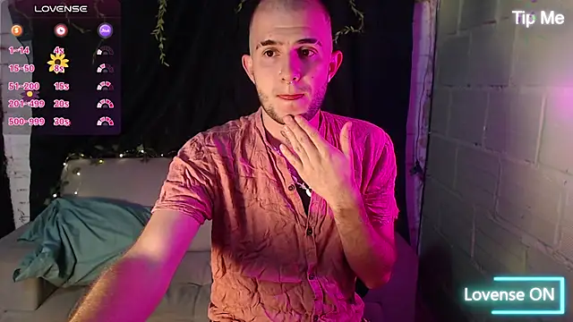 Snapshot of Dante_Bear_ chatting on March 12, 11:00 pm Dante Bear online show from March 12, 11:00 pm