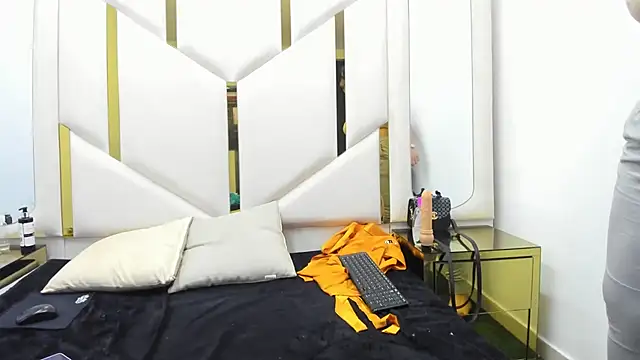 Criistaal  online show from December 26, 7:24 am