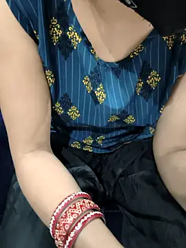 kaveerpooja947 online show from April 16, 4:52 pm