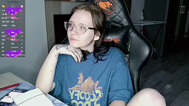 Snapshot of crashtest_13 chatting on December 18, 6:57 pm crashtest 13 online show from December 18, 6:57 pm