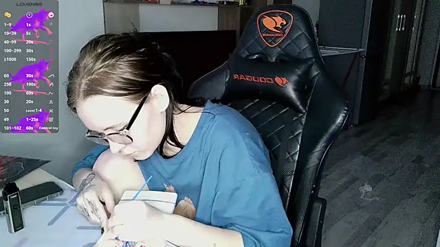 Snapshot of crashtest_13 chatting on December 18, 10:02 pm crashtest 13 online show from December 18, 10:02 pm