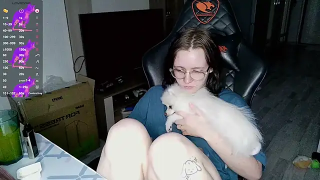 Snapshot of crashtest_13 chatting on December 28, 1:38 pm crashtest 13 online show from December 28, 1:38 pm