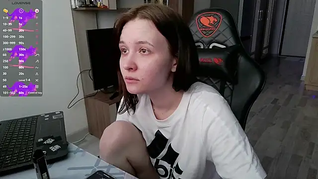 Snapshot of crashtest_13 chatting on December 29, 10:45 am crashtest 13 online show from December 29, 10:45 am