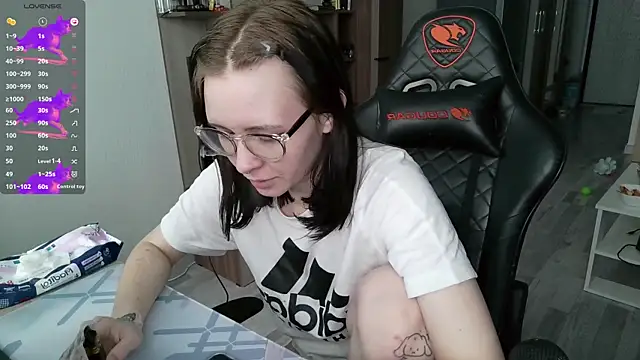 Snapshot of crashtest_13 chatting on December 30, 10:21 am crashtest 13 online show from December 30, 10:21 am