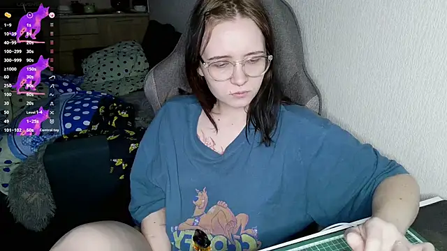 Snapshot of crashtest_13 chatting on January 22, 11:53 pm crashtest 13 online show from January 22, 11:53 pm