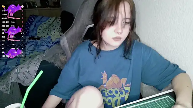 Snapshot of crashtest_13 chatting on January 23, 11:58 pm crashtest 13 online show from January 23, 11:58 pm